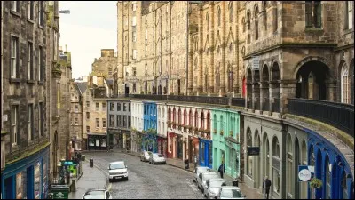 Dans quel pays se trouve Édimbourg ?