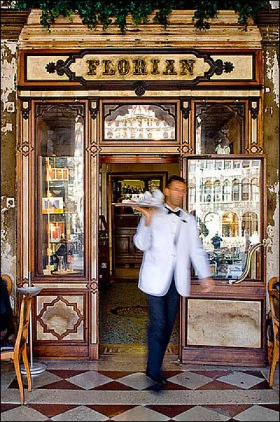 Le Caffè Florian est le plus ancien, célèbre et luxueux café de la place Saint-Marc de Venise.