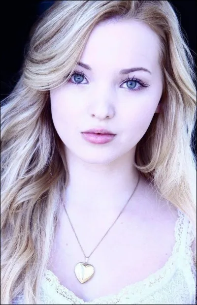 Quelle taille a Dove Cameron ?