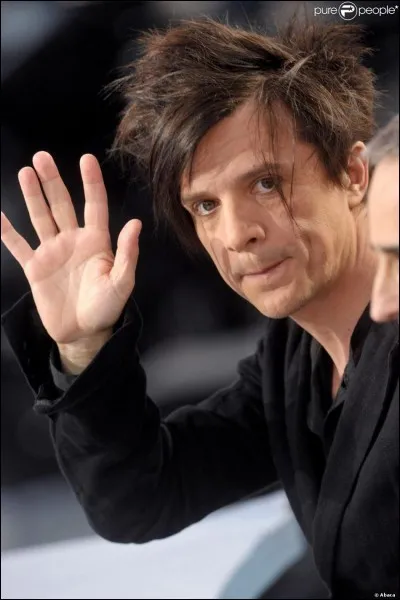 Quelle est la date de naissance du leader du groupe ?