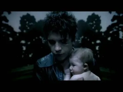 Le bébé que tient Nicolas dans "J'ai demandé à la lune" est...