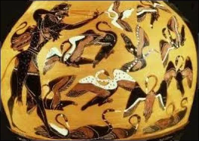 Dans la mythologie grecque, par qui les oiseaux du lac Stymphale étaient-ils dressés ?