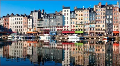 HONFLEUR - Dans quelle région se situe cette ville posée au bord de l'estuaire de la Seine ?