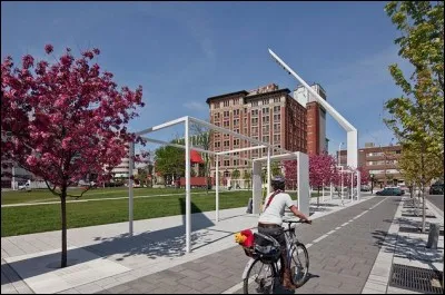 Montréal est une ville cyclable. Quel est le nom du libre-service de vélos couvrant la ville ?