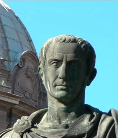 Allant à l'encontre de la loi du Sénat romain, Jules César franchit le Rubicon, un petit fleuve côtier qui servait de frontière entre l'Italie romaine et la Gaule cisalpine. Quelle phrase prononçât-il à cette occasion ?