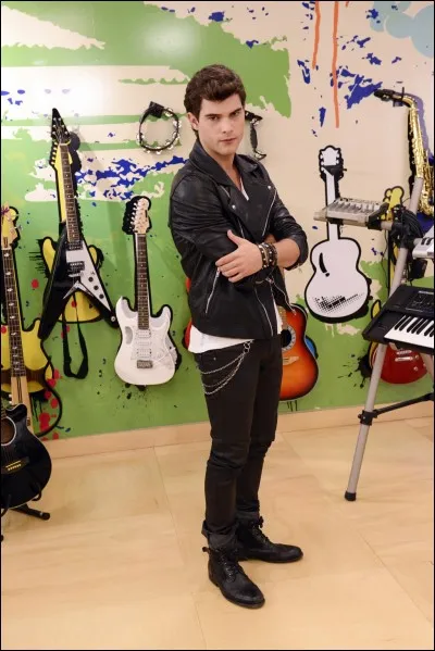 Comment s'appelle ce garçon ?