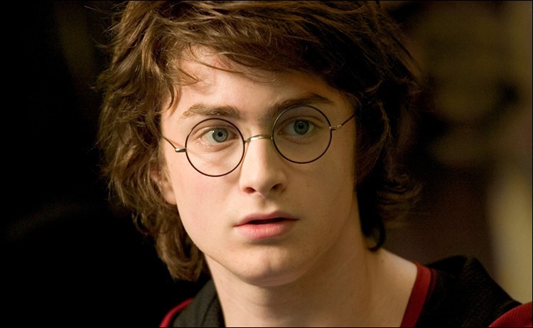 Qui dit de Albus qu'il a les mêmes cheveux que Harry, lorsqu'il arrive à Poudlard, avant la répartition ?