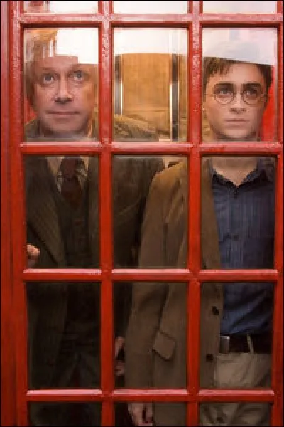 Quel est le numéro que Delphi (transformée en Hermione grâce au Polynectar), Scorpius (en Harry) et Albus (en Ron), composent dans la cabine téléphonique pour accéder au ministère de la magie ?