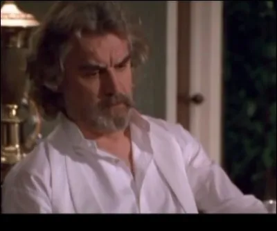 Comment Findlay Crawford tue-t-il le jeune compositeur dans "Meurtre en musique" ?