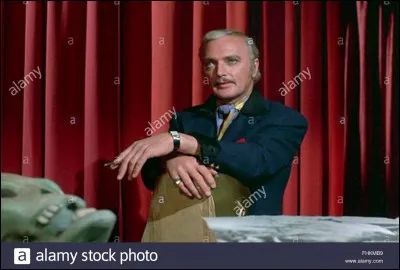 Comment Stefan Mueller alias "le Grand Santini" tue-t-il celui qui a découvert son secret dans "Tout n'est qu'illusion" ?