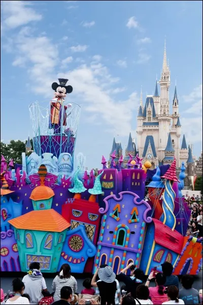En quelle année a ouvert le parc Tokyo Disney au Japon ?