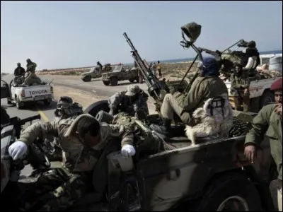 Qui est à la tête de l'armée révolutionnaire ?