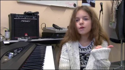 De quel instrument joue Erza ?