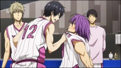 Qui de la génération miracle est dans le même lycée que Himuro ?