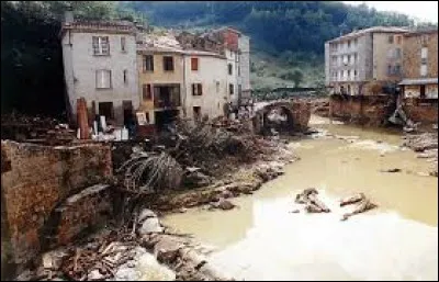 Innondation dans le sud : Météo France n'avait pas vu venir le bond de la cru qui laisse les habitants dans un profond désaroi.
