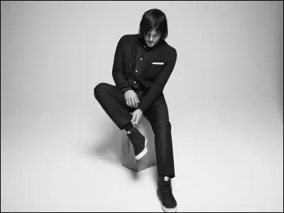 Comment s'appelle l'interprète de Dixon ?