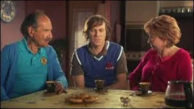 Qui est Estève pour Raymond et Huguette ?