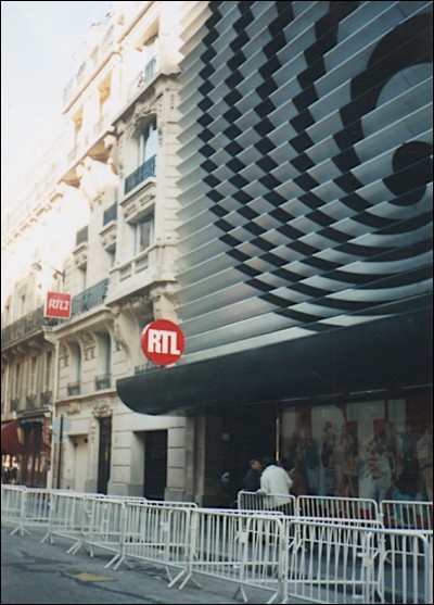 Où se trouvent les studios de RTL à Paris ?