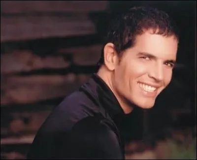 Comment s'appelle le père de Violetta ?