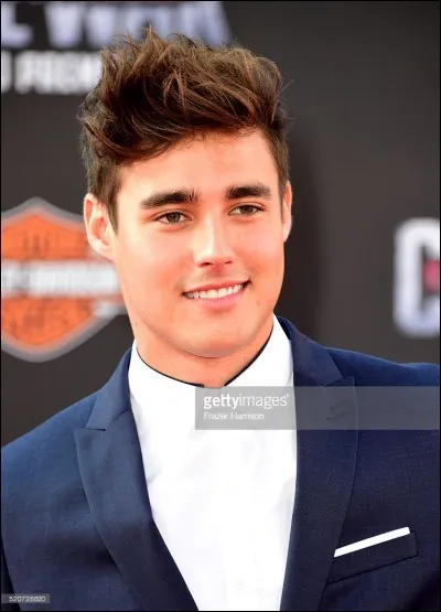 De qui Violetta est-elle amoureuse dans la saison 1 ?