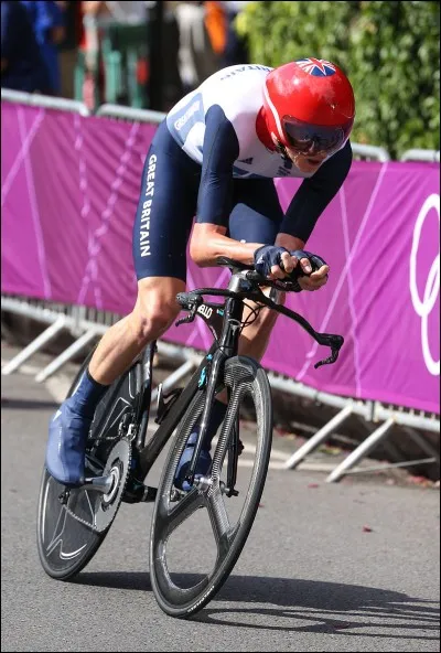 À quelle place se situe-t-il au contre-la-montre masculin de cyclisme sur route aux Jeux olympiques d'été 2012 ?