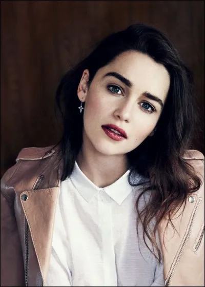 Emilia Clarke (The Khaleesi) parle plusieurs langues. Le français en fait-il partie ?