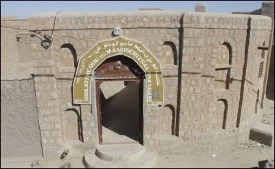 Le vent est devenu plus chaud, remontant vers le Nord, notre plume survole à présent une ville légendaire, surnommée "la perle du désert" !