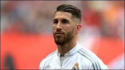 Comment s'appelle ce footballeur ?