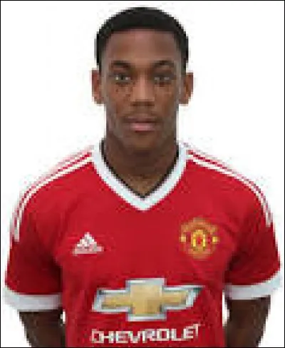 Comment s'appelle ce footballeur ?