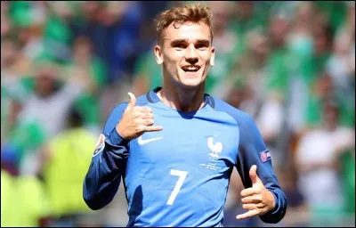 Comment s'appelle ce footballeur ?