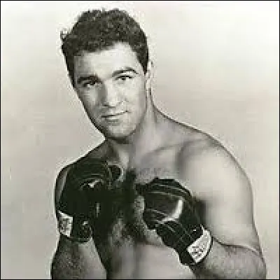 Août 1969 : Le film ''Rocky'' rendait sûrement hommage à Rocky Marciano, formidable boxeur qui ne connut aucune défaite durant sa carrière pro : 49 combats et 49 victoires dont 43 par K.O. ! Quel est le pourcentage de ses victoires par K.O. ?