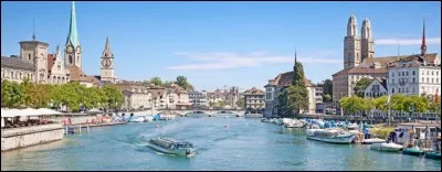 Z - "Zurich" est la capitale de la Suisse.