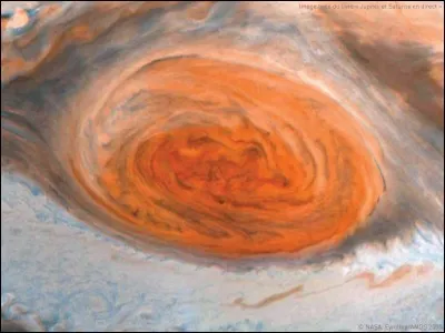 La grande tache rouge de Jupiter est un volcan de 27 000 km d'altitude.