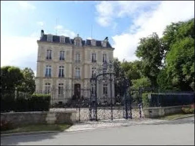Commune auvergnate de l'aire urbaine de Clermont-Ferrand, au nord de la chaîne des Puys, Charbonnières-les-Vieilles se situe dans le département ...