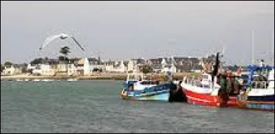 Je vous emmène en Bretagne, à la découverte de L'Île-Tudy. Commune de l'arrondissement de Quimper, elle se situe dans le département ...