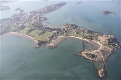 ÎLE-AUX-MOINES - Dans quel golfe se situe cette île de 3,20 km2 ?