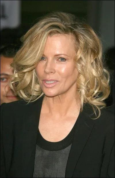 Quelle actrice joue le rôle d'Elena Lincoln ?