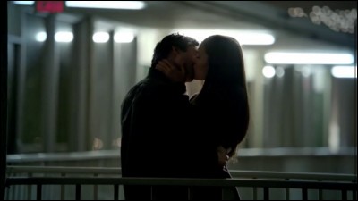 Dans quel épisode Damon et Elena se sont-ils embrassés dans un motel ?
