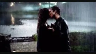 Que voulaient voir Damon et Elena avant qu'il ne se mette à pleuvoir ?