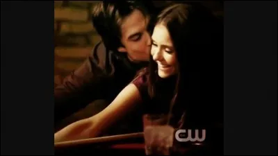 Quel surnom Damon a-t-il donné à Elena ?