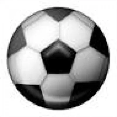 Quelle célébrité du PSG a marqué 2 buts au foot en 2017 ?