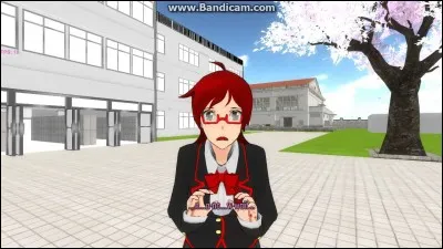 Comment s'appelle celle qui aide Ayano (pour les allumettes et tout &ccedil;a) ?