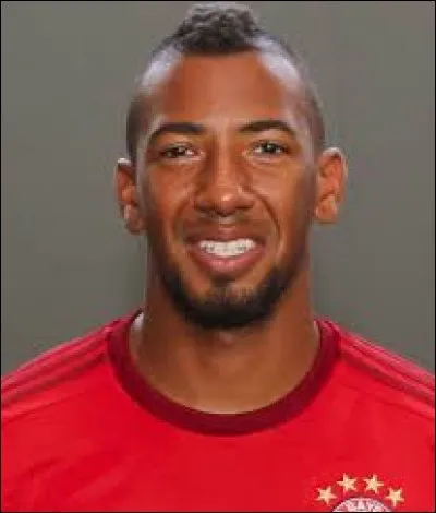 Comment s'appelle ce footballeur ?