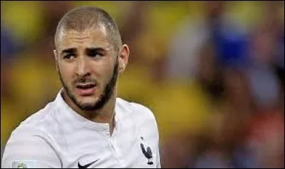 Comment s'appelle ce footballeur ?
