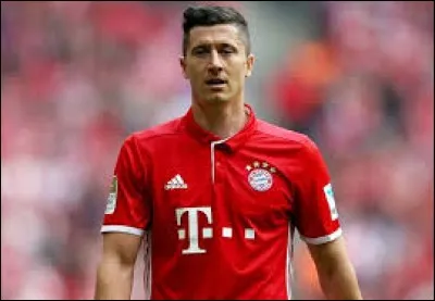 Comment s'appelle ce footballeur ?