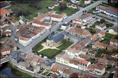 Varennes-en-Argonne, petite commune de 660 habitants, est restée célèbre pour l'arrestation de Louis XVI en juin 1791. Dans quel département se trouve-t-elle ?