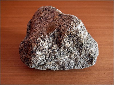 L'une de ces roches est constituée de scories volcaniques. Laquelle ?