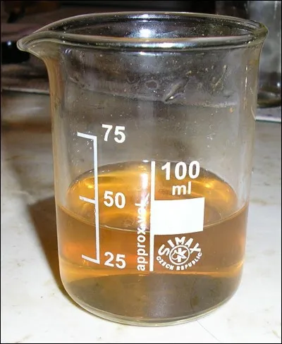 Lequel de ces liquides permet de révéler la présence de calcaire sur une pierre/roche ?
