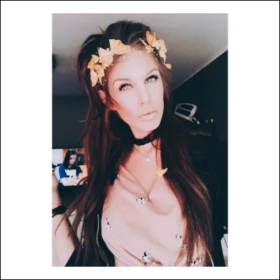 Avec qui arrive-t-elle dans les Ch'tis et les Marseillais vs le reste du monde ?