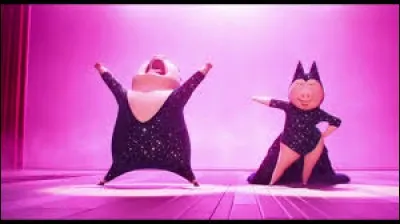 Toujours le même personnage ! Que chante-t-elle à la fin du film avec son partenaire ?